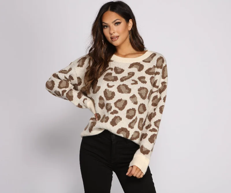 Pullover sweater with wide hem -Stylish And Sassy Leopard Print Sweater